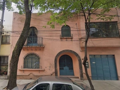 HERMOSA CASA DE REMATE BANCARIO EN LA COLONIA CONDESA, CUAUHTÉMOC, CDMX