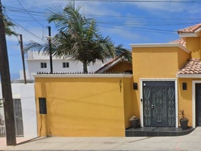 Venta de casa con oportunidad de crecimiento en Costa Azul, Tijuana, B.C