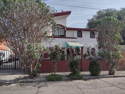 Casa en Venta en Puebla, Fracc. Puebla Textil, 4 recamaras, 3 baños y 2 autos