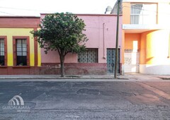 Casa ZONA CENTRO, frente a la biblioteca del ejercito, cerca de federalismo