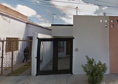 gran casa bien ubicada en andares