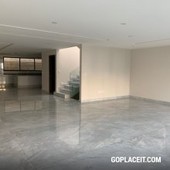 En Venta nueva, Estrena Casa con Acabados de Lujo 3 recamaras 3 Baños Tecamachalco, Naucalpan de Juárez - 441 m2
