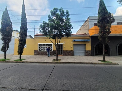 Casa 6 recamaras, local comercial, 412 m2, Av Juan de Dios Robledo. Zona Obregon. Guadalajara