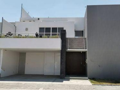 CASA EN REMATE EN RESIDENCIAL LOS PINOS EN PUEBLA