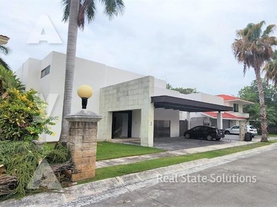 Casa en Renta, 3 Recámaras, Piscina, Salón de TV, Villa Magna, Cancún.
