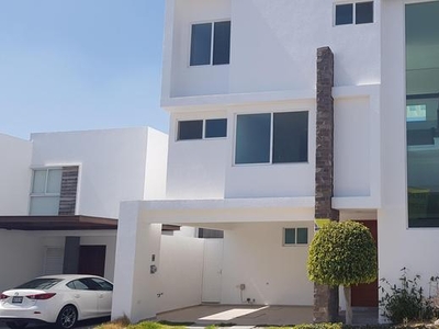 Casa en Renta en Lomas de Angelopolis