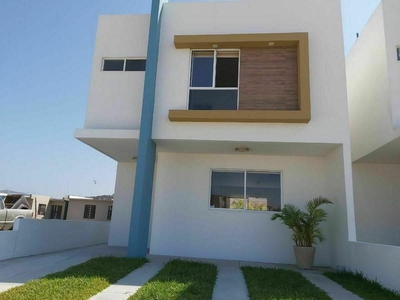 CASA EN VENTA EN LOMAS DE LA PRESA TIJUANA