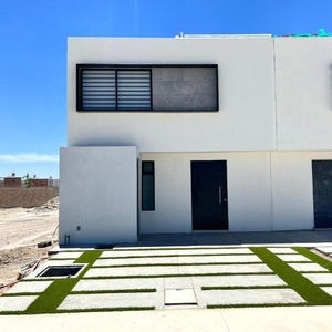 Casa nueva de 3rec 2.5wc en privada residencial cerca de Santa Barbara, Pozos, Zona Industrial
