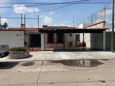 SE VENDE CASA DE UN PISO EN ARBOLEDAS 2A SECC