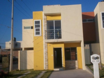 Casa en venta en villa de Álvarez colima 3 recamaras, 2 ½ baños en 680000