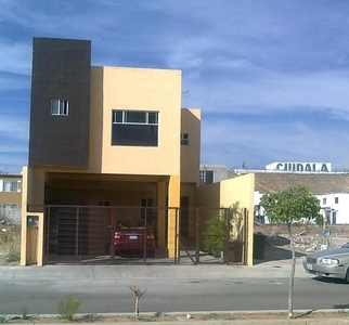 HERMOSA CASA EN TERRAZAS DE LA PRESA