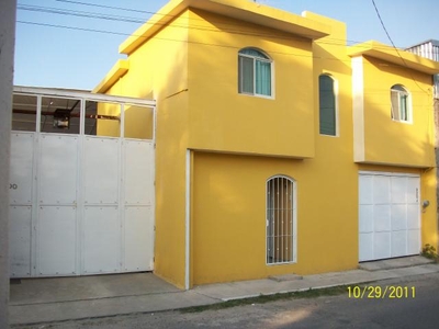 SE VENDE CASA CON BODEGA