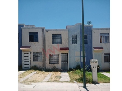 VENTA DE CASA EN CTO. BAMBU, FRACCIONAMIENTO LOS FRESNOS, EN TLAJOMULCO DE ZUÑIGA