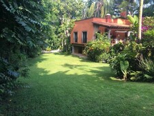 acapantzingo, linda casa estilo cuernavaca colonial fino, jardín y alberca.