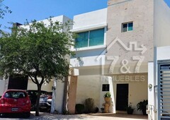 casa en venta cumbres le fontaine mty. con recámara completa en planta baja