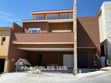 Casa en Venta con alberca Fraccionamiento Los Azulejos , Sierra Alta