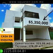 doomos. casa en venta en parque querétaro, en esquina, con alberca.