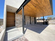 Nueva Residencia en Altozano, Diseño de Autor, Doble Altura, de LUJO !!