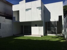 palmas, linda casa dos niveles estilo moderno, amplio jardín