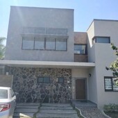 Se Vende Casa en Altozano, 4 Recamaras, 5 Baños, Jardín, Equipada !!