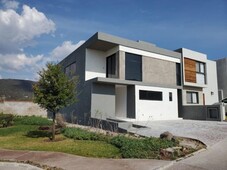 Se Vende Espectacular Casa en ALTOZANO, Edificada con materiales PREMIUM !!