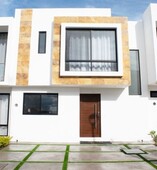 Se Vende Hermosa Casa en Juriquilla, San Isidro, Alberca, 3 Recamaras, Jardín..