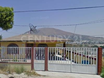 SE RENTA CASA EN JARDINES DE LA MESA, TIJUANA B.C.