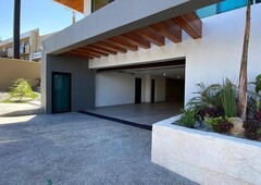 Se vende casa de 4 recámaras en Hacienda Agua Calilente, Tijuana