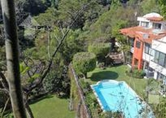 Doomos. CASA CON MAGNIFICA VISTA AL BOSQUE EN RANCHO CORTES CUERNAVACA