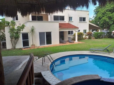 Casas en renta - 820m2 - 4 recámaras - Cancun - $42,000