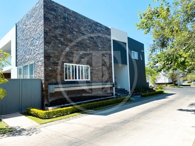 Casas en venta - 449m2 - 4 recámaras - Valle Real - $23,200,000