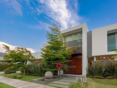 Casa de Lujo en Venta Los Olivos residencial , zona Tec.