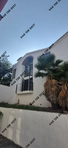 Casa En Juriquilla Dos Plantas, Jardín, Chimenea.