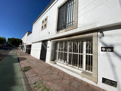 Casa En Renta Av. Circunvalación, Fracc. Jardines De Querétaro, Querétaro