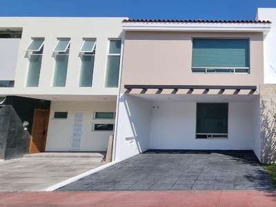 Casa en Venta – Coto 7 Sendeira, Solares con recamara principal muy amplia