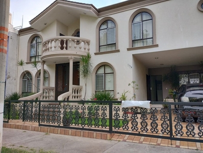 CASA EN VENTA EN COLINAS DE LA NORMAL