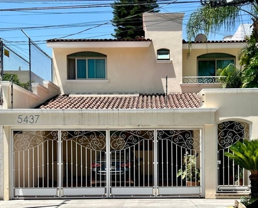 CASA EN VENTA EN ECA DO QUEIROS, COL. VALLARTA UNIVERSIDAD