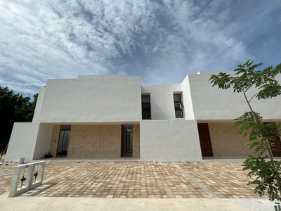 Casa En Venta En Mérida, Yucatán, En Col. Chuburná | Alameda
