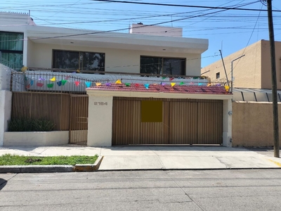 Casa en Venta en Residencial Victoria, Frente a Parque en Zapopan, Jalisco