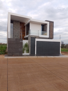 Hermosa Residencia En La Mejor Zona De Tepatitlan