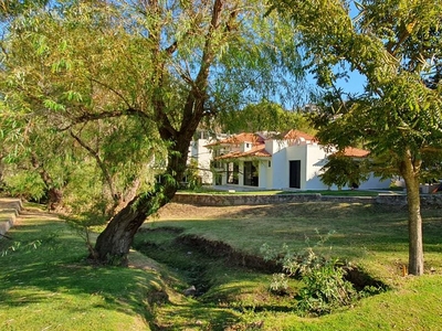 Las Cañadas Hermosa Casa en Venta a Campo de Golf en Coto Privado