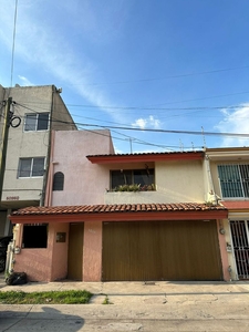 Oportunidad de casa en Venta en la Col. La Estancia!!