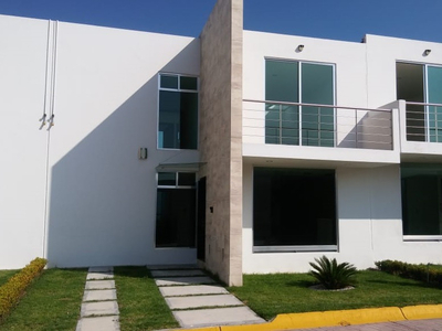 Se Vende Hermosa Casa En Fracc. Residencial Alamo Al Norte De Pachuca, Hidalgo