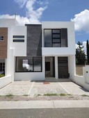 casa nueva en venta en fraccionamiento sonterra querétaro con estudio en pb