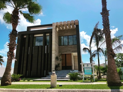 Doomos. Casa en venta de lujo en Puerto Cancún Quintana Roo