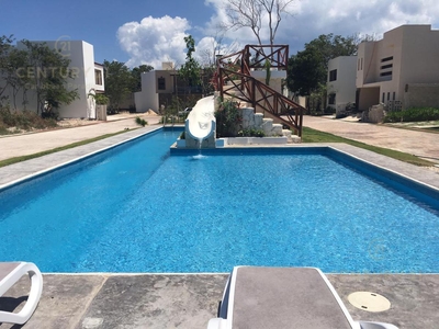 Doomos. Hermosa casa en venta de 2 Habitaciones Fraccionamiento Bambú con lock off Playa Del Carmen P3040