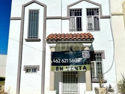 CASA EN VENTA CON MUCHO TERRENO EXCEDENTE