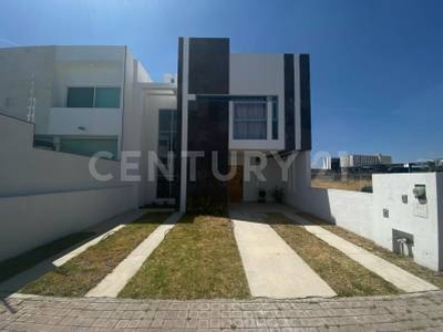 CASA EN VENTA EN VALLE DE JURIQUILLA II