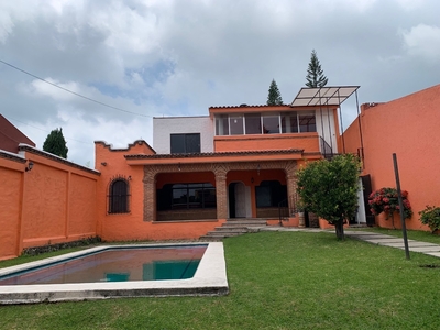 Casa En Renta En Lomas De Tetela Con Alberca