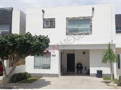 Casa En Venta En Villas Del Renacimiento Con Excelentes Acabados. Torreón, Coahuila